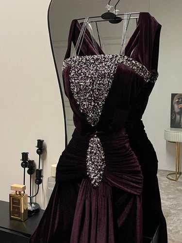فستان بنفسجي فخم بتطريز كريستالي فاخر