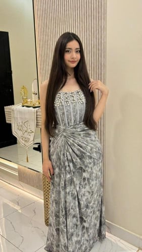 فستان سهرة فضي مطرز سترابلس مع شال تول