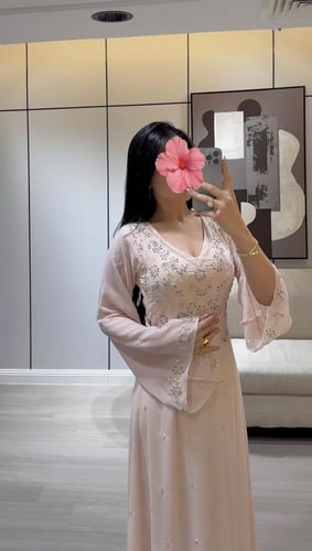 جلابية بيج أنيقة بتطريز ناعم فاخر