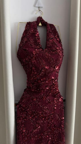 فستان سهرة بيج مطرز بفخامة راقية