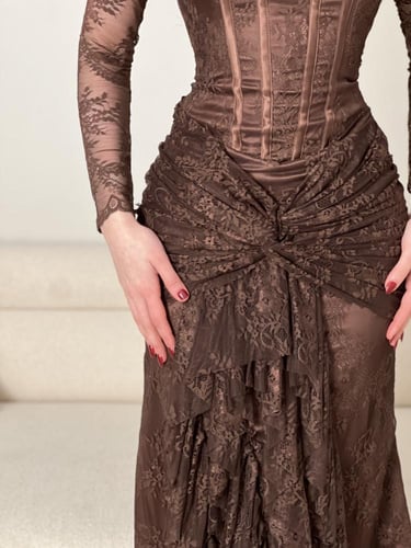 فستان "دارك تشوكليت" كورسيه دانتيل بكسرات