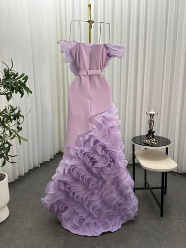 فستان سهرة لافندر أوف شولدر بتصميم ورود بارزة