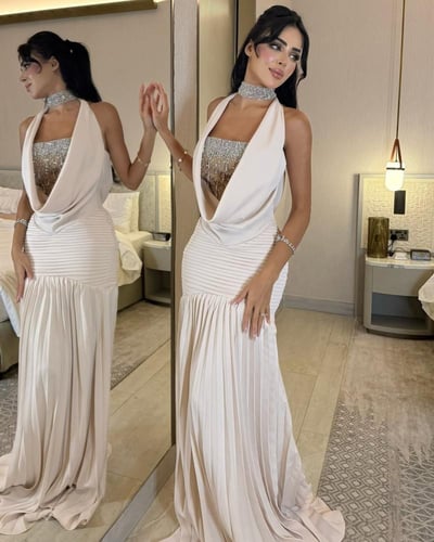 فستان سهرة أوف وايت بلمسة كريستال لامعة