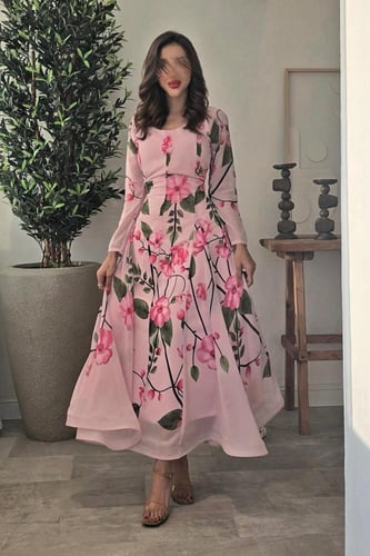 فستان وردي مشجر بنعومة الشيفون