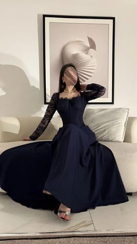 فستان سهره كحلي دانتيل بتصميم كورسيه ملكي أنيق
