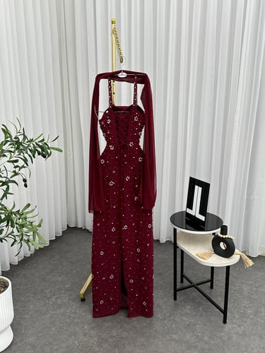 فستان عنابي سهره مطرّز بلمعة راقية