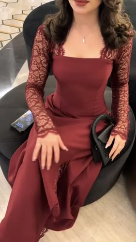 فستان “ليان” سهرة طويل باللون الأحمر بأكمام دانتيل...