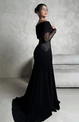 فستان سهرة أسود راقٍ بأكمام دانتيل