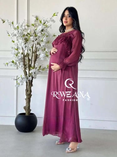 فستان سهرة ماكسي أنيق بلون خمري مع لمسة فاخرة