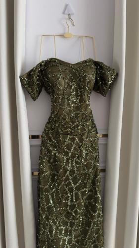 فستان سهره أخضر مطرز بلمعة ملكية