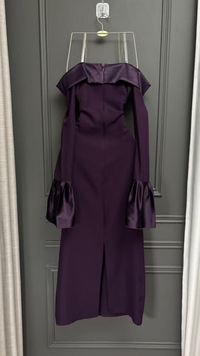 فستان سهرة بنفسجي أوف شولدر مرصع باللؤلؤ