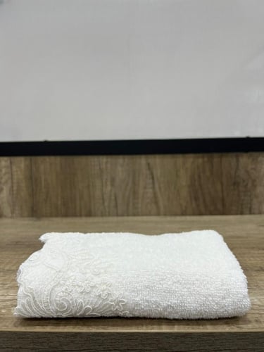 منشفه تركي مطرزة 90×50 سم