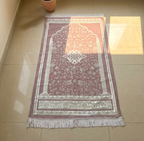 سجادة صلاة شانيل لحمي