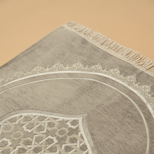 سجادة صلاة شانيل رصاصي