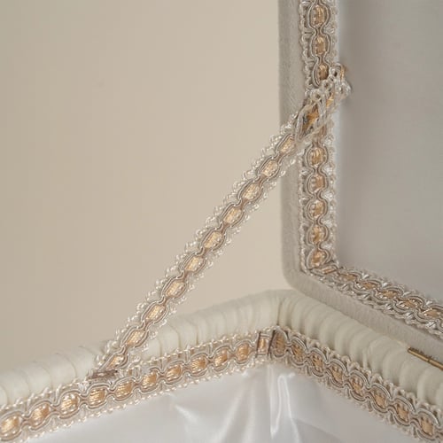 صندوق سجاد صلاة أوف وايت