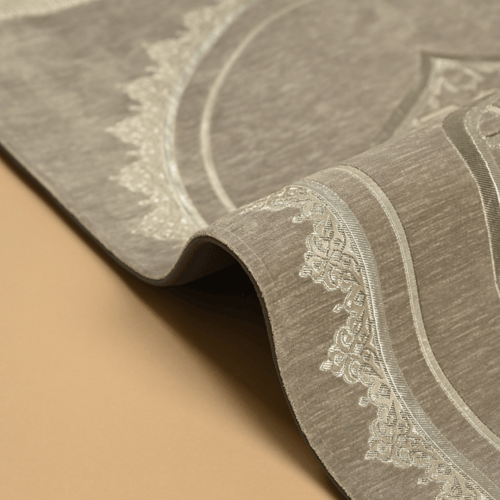 سجادة صلاة شانيل رصاصي