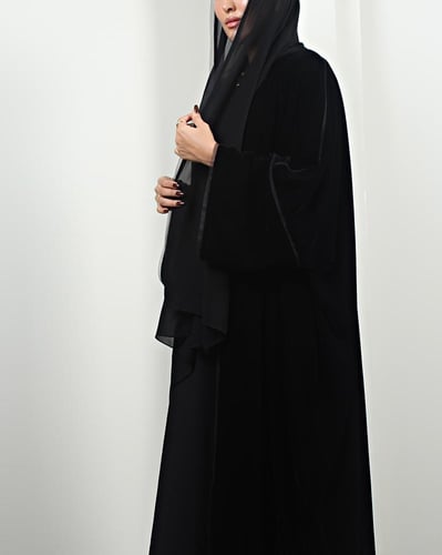 [TLV1] - عباية مخمل أسود