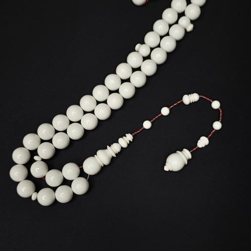 سبحة ضومنه ابيض