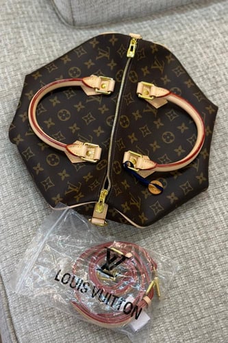 LOUIS VUITTON 30 cm
