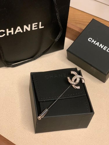 CHANEL بروش