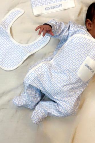 GIVENCHY طقم مواليد جيفنشي
