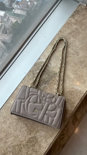 CH شنطة سي اتش