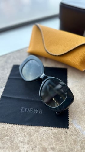 نظارة شمسية LOEWE اللون اخضر