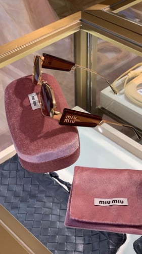 MIU MIU ميو ميو