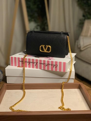 VALENTINO ڤالنتينو