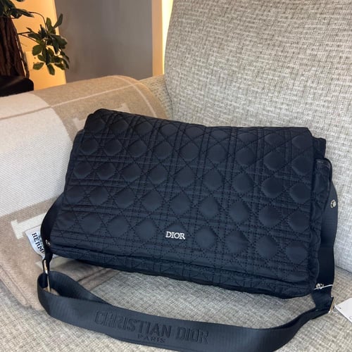 Dior شنطة مواليد ديور