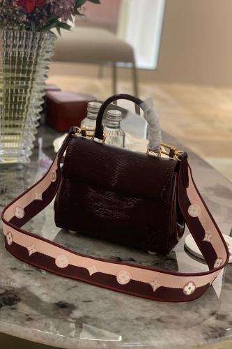 LOUIS VUITTON ماستر