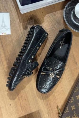 LOUIS VUITTON فلات لويس فيتون
