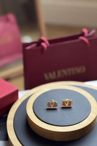 VALENTINO ڤالنتينو
