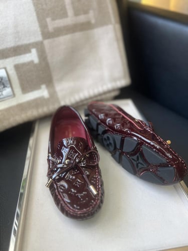 LOUIS VUITTON فلات لويس فيتون