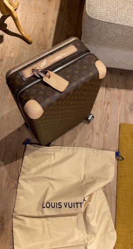 LOUIS VUITTON حقيبة سفر