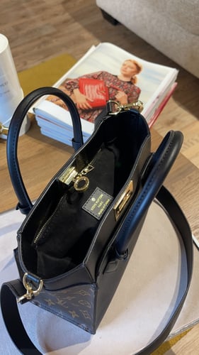 LOUIS VUITTON حقيبة لويس فيتون