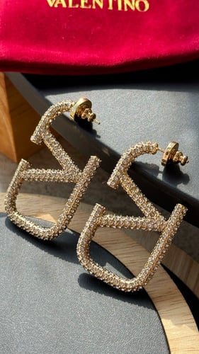 VALENTINO ڤالنتينو حلق حجم كبير