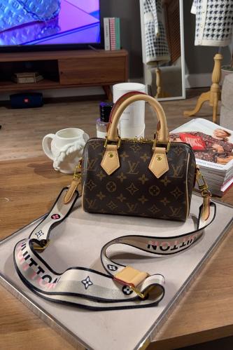 LOUIS VUITTON حقيبة لويس فيتون