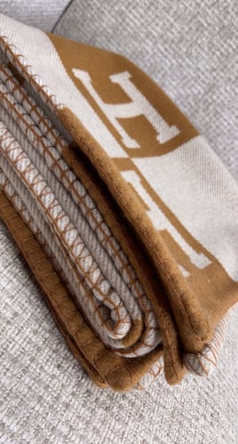 HERMĒS بطانية