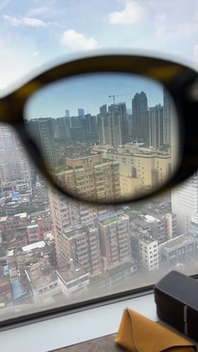 نظارة شمسية LOEWE اللون اخضر