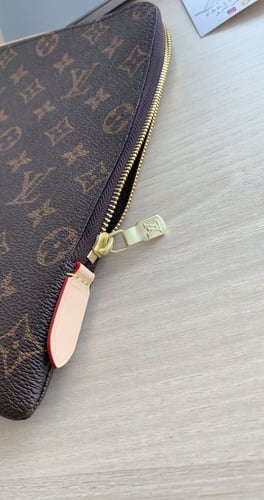 LOUIS VUITTON باوتش لويس فيتون