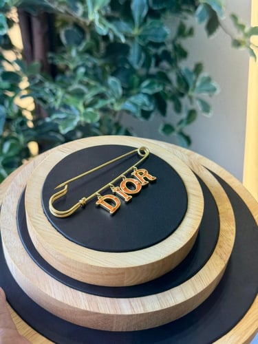 DIOR بروش ديور