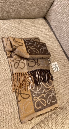 LOEWE لويڤي اسكارف