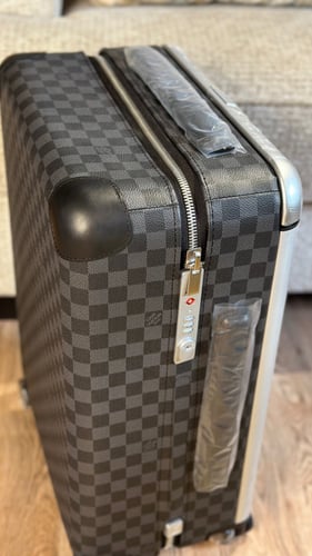 LOUIS VUITTON حقيبة سفر