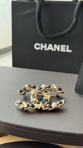 CHANEL بروش