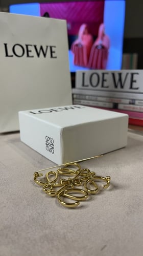 LOEWE بروش لويڤي