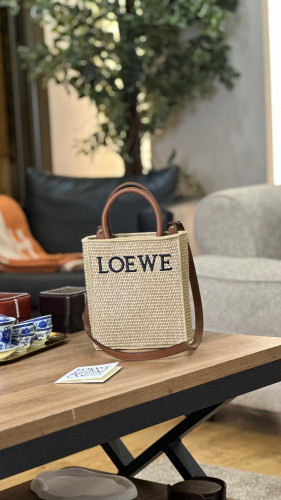 LOEWE لويڤي