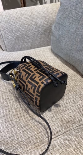 FENDI حقيبة فيندي