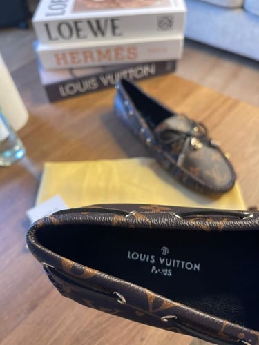 LOUIS VUITTON فلات لويس فيتون
