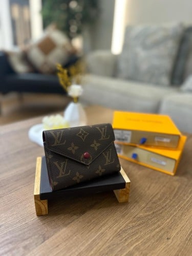 LOUIS VUITTON لويس ڤيتون